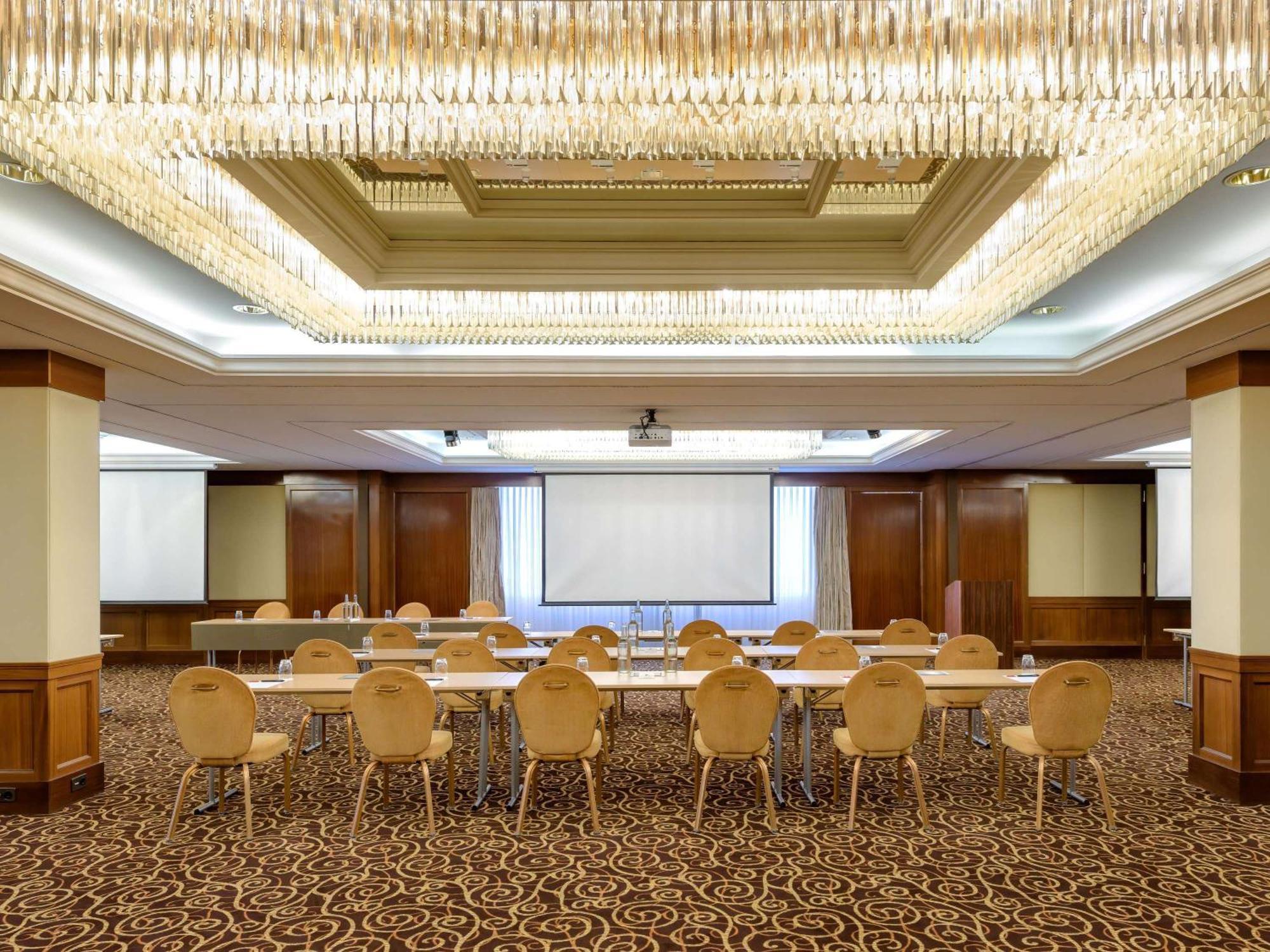 Moevenpick Hotel Geneva Мерен Екстер'єр фото