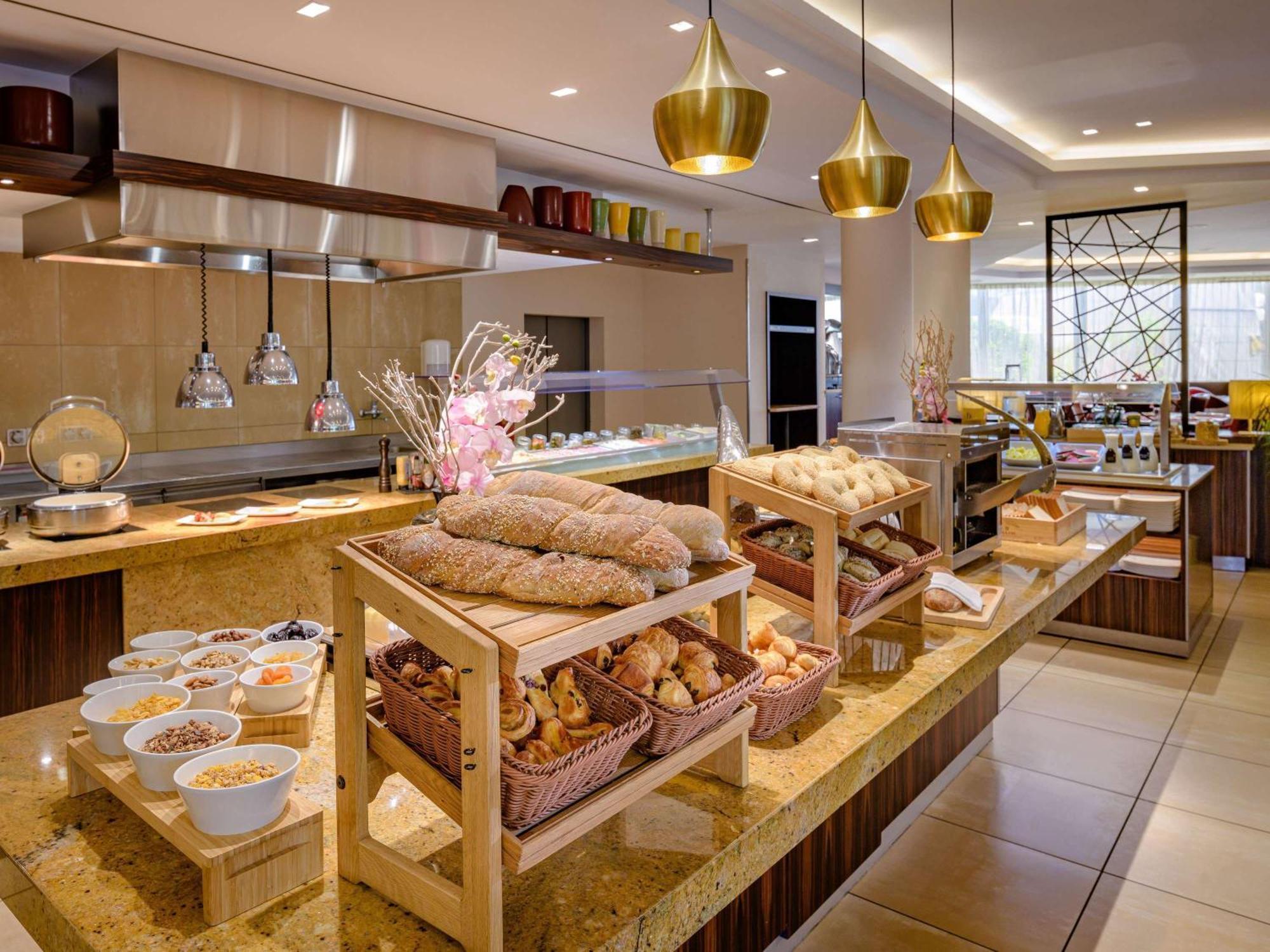 Moevenpick Hotel Geneva Мерен Екстер'єр фото