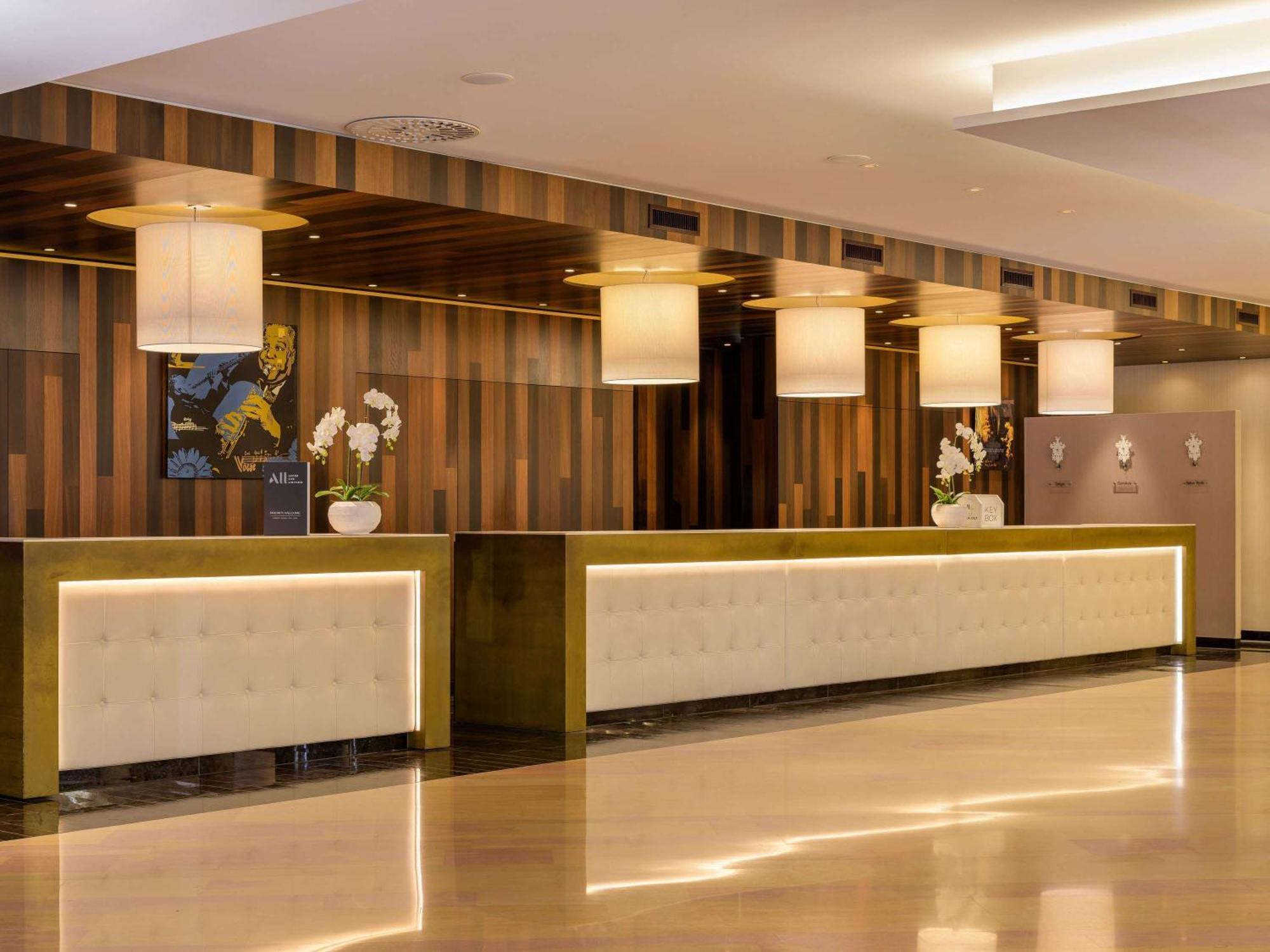 Moevenpick Hotel Geneva Мерен Екстер'єр фото